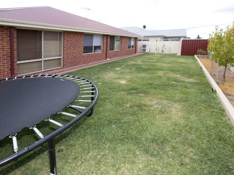 28 Copperback Circle, Huntingdale WA 6110