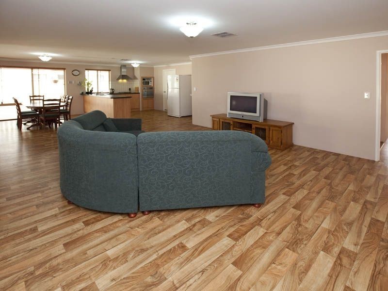 28 Copperback Circle, Huntingdale WA 6110