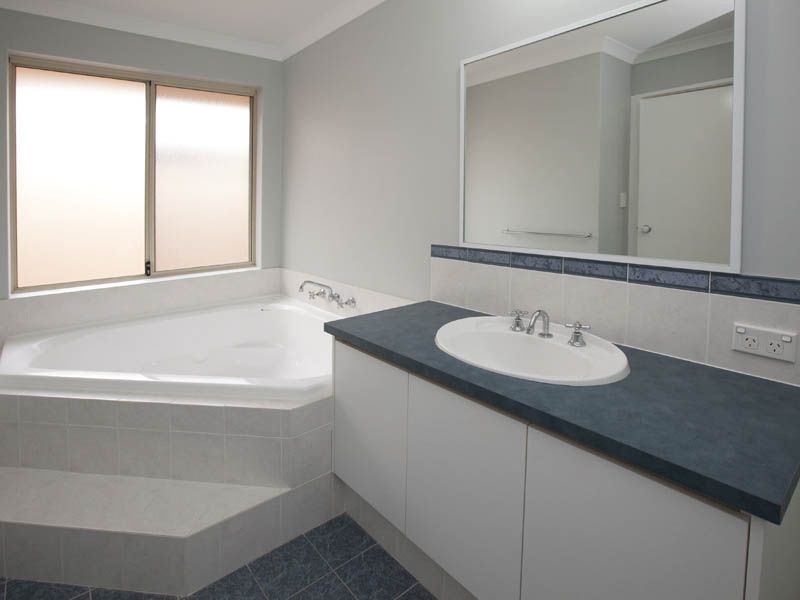 28 Copperback Circle, Huntingdale WA 6110