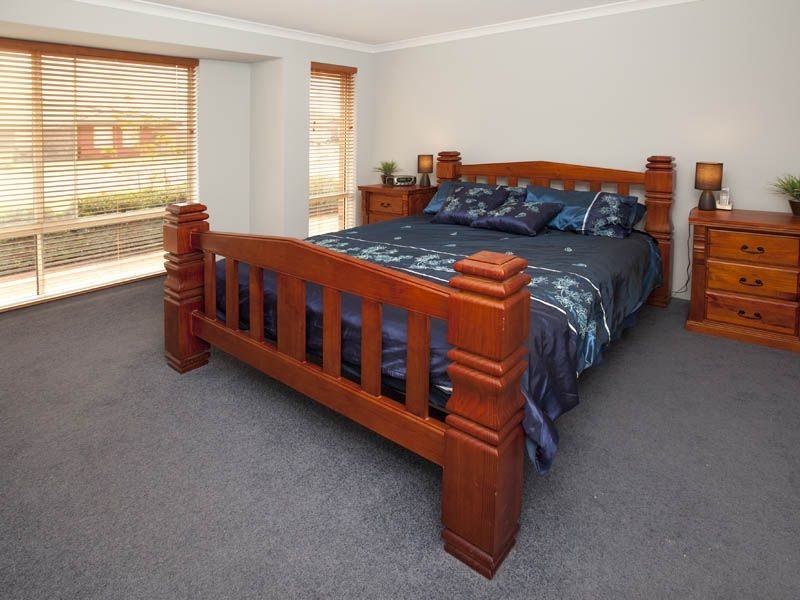 28 Copperback Circle, Huntingdale WA 6110