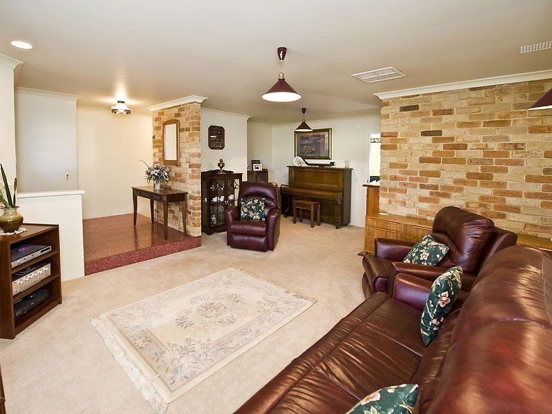 49 Discovery Drive, Thornlie WA 6108