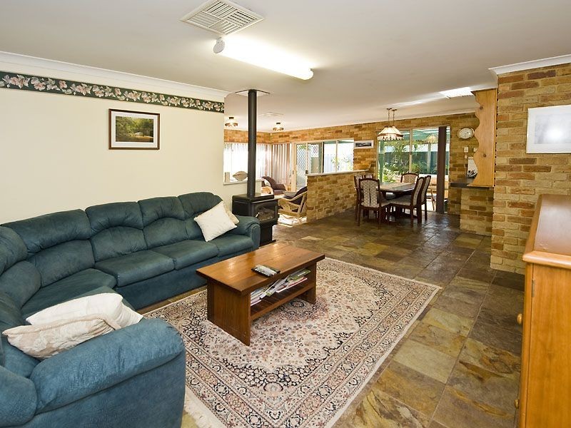 49 Discovery Drive, Thornlie WA 6108