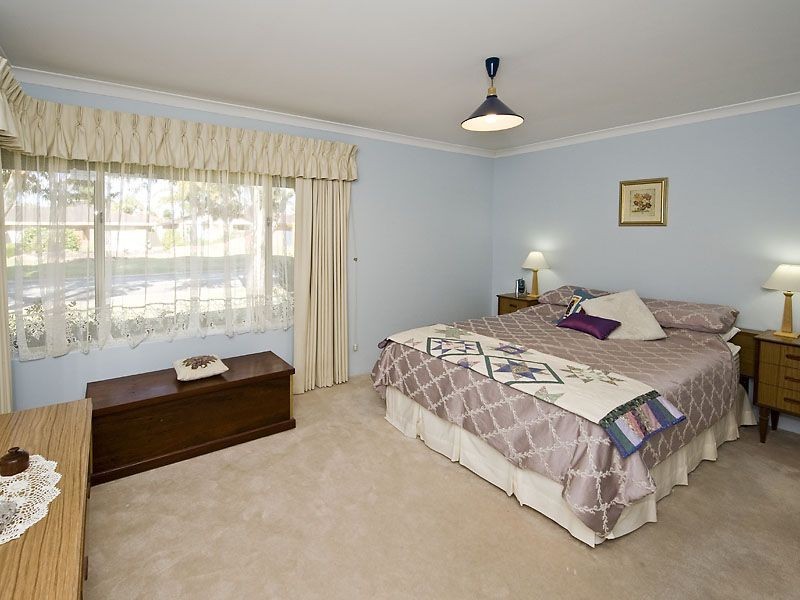 49 Discovery Drive, Thornlie WA 6108