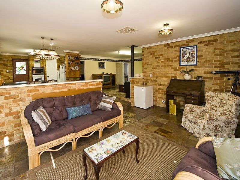 49 Discovery Drive, Thornlie WA 6108