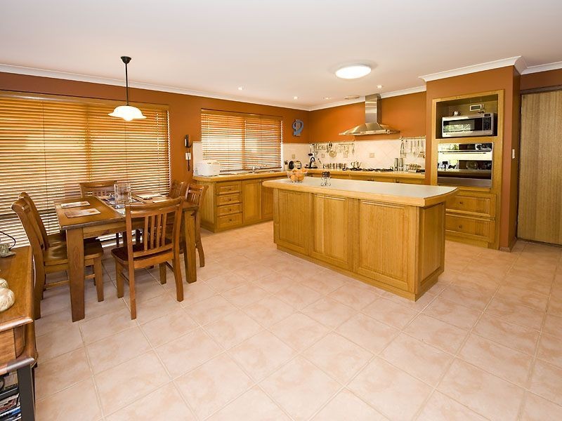 10 West End Parade, Canning Vale WA 6155