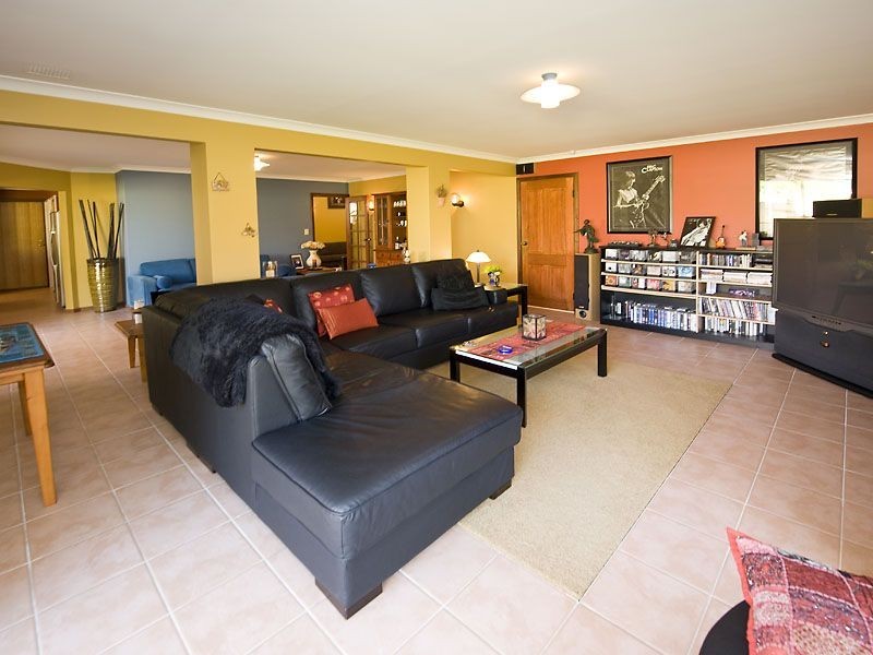10 West End Parade, Canning Vale WA 6155