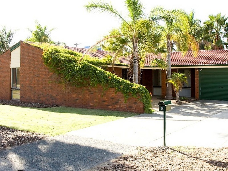 8 Tullamore Avenue, Thornlie WA 6108