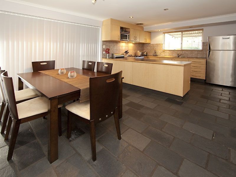 8 Tullamore Avenue, Thornlie WA 6108