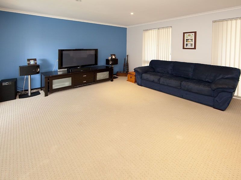 8 Tullamore Avenue, Thornlie WA 6108