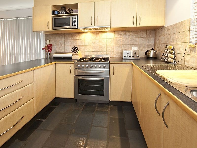 8 Tullamore Avenue, Thornlie WA 6108