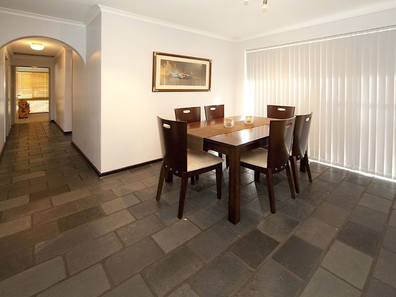 8 Tullamore Avenue, Thornlie WA 6108
