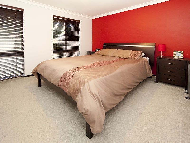 8 Tullamore Avenue, Thornlie WA 6108