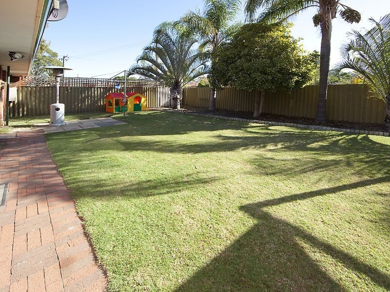 8 Tullamore Avenue, Thornlie WA 6108