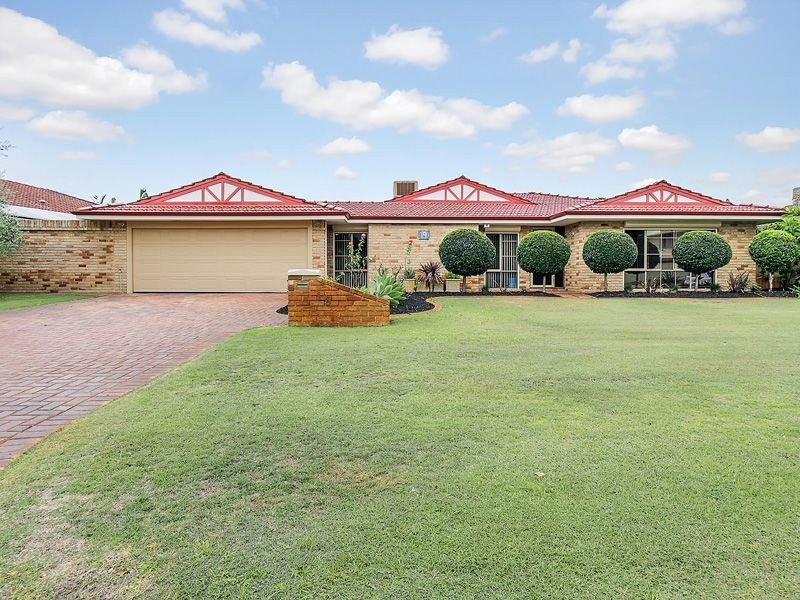 19 Lakeside Drive, Thornlie WA 6108