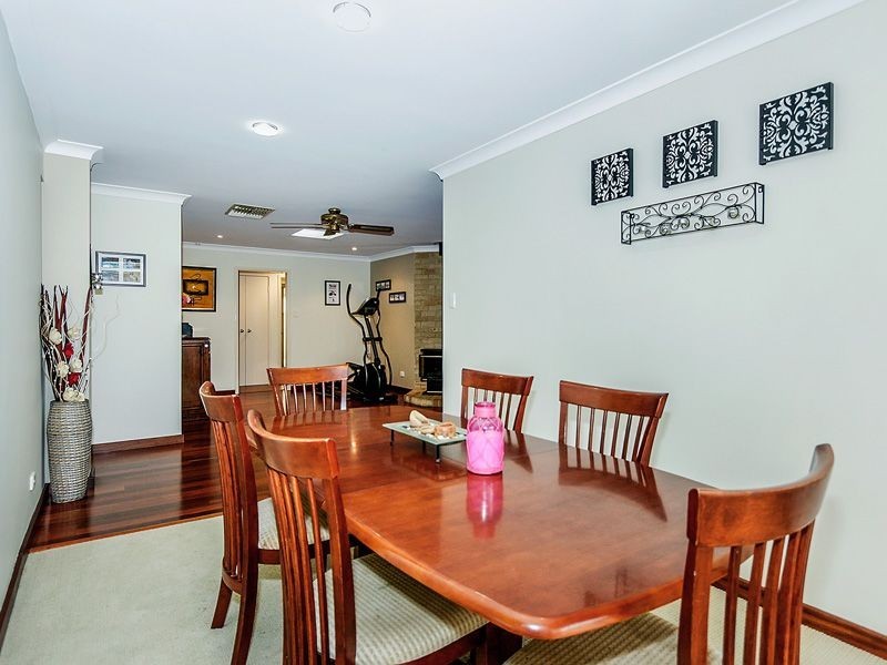 19 Lakeside Drive, Thornlie WA 6108