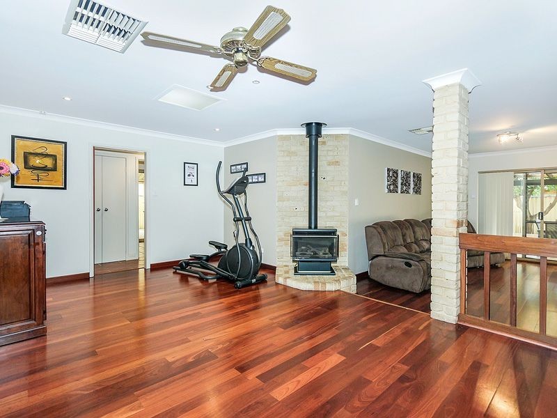 19 Lakeside Drive, Thornlie WA 6108