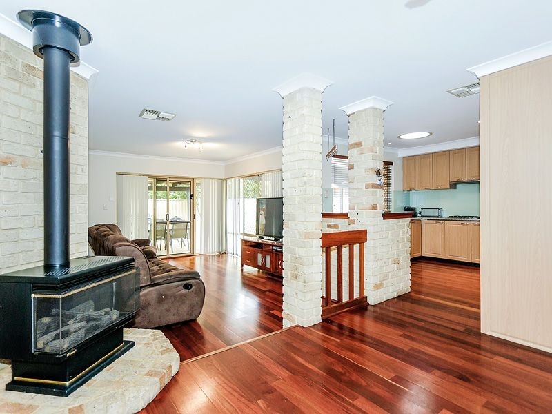 19 Lakeside Drive, Thornlie WA 6108