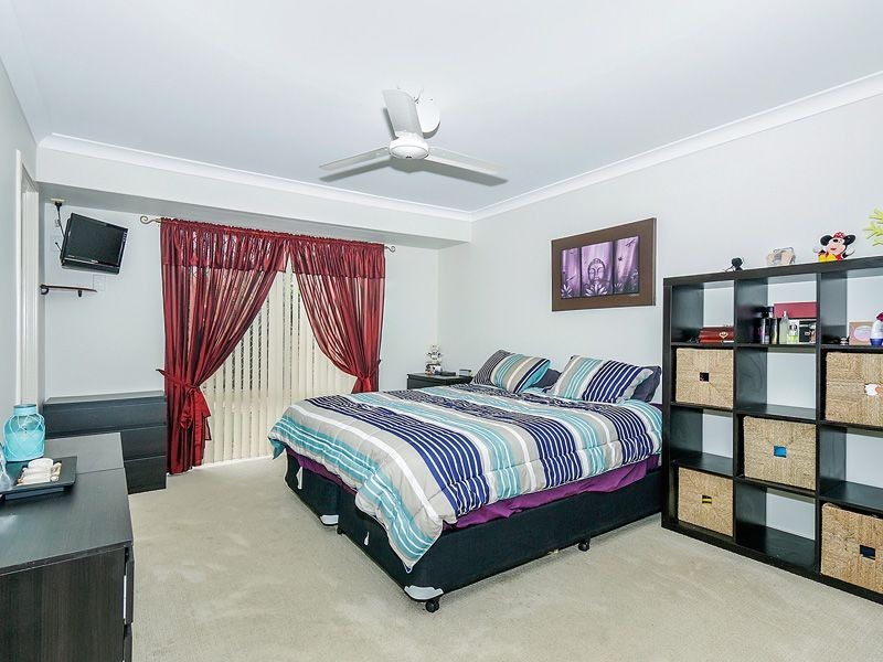 19 Lakeside Drive, Thornlie WA 6108