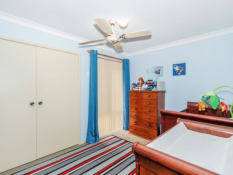 19 Lakeside Drive, Thornlie WA 6108