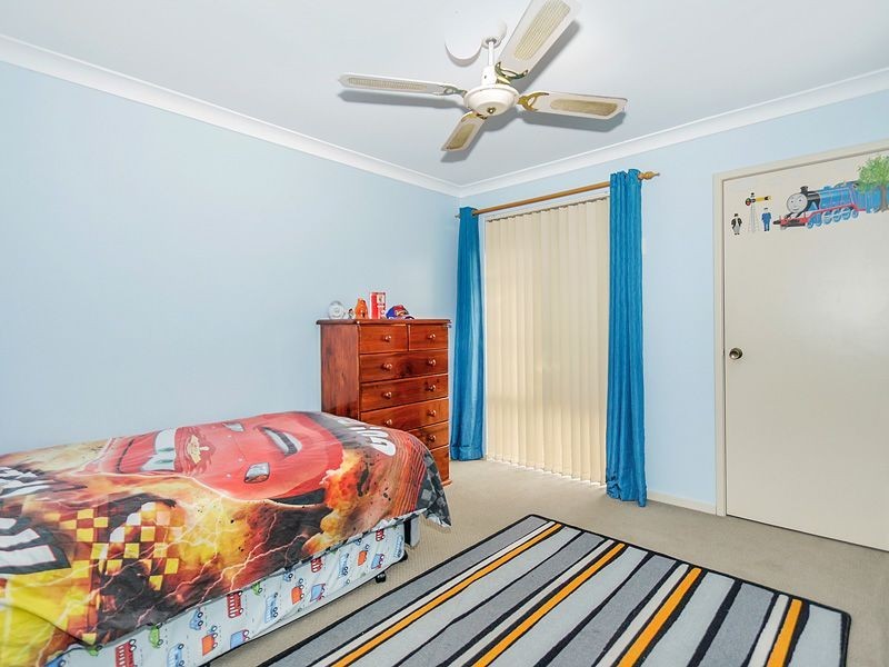 19 Lakeside Drive, Thornlie WA 6108