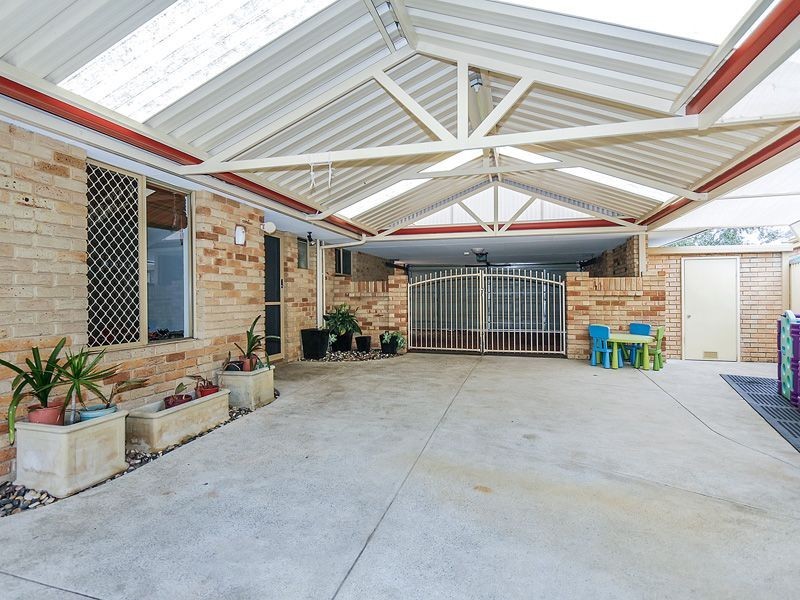 19 Lakeside Drive, Thornlie WA 6108