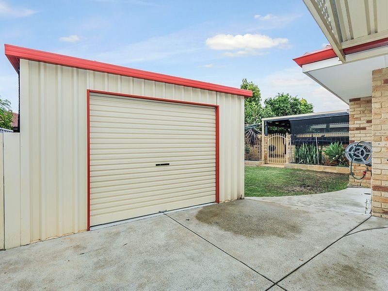19 Lakeside Drive, Thornlie WA 6108