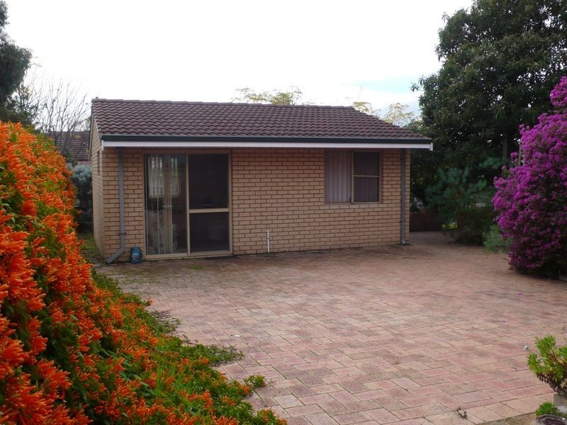 27 Moorhouse Street, Willagee WA 6156