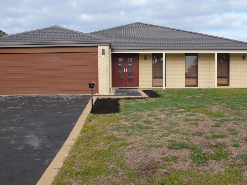 8 Elliot Place, Thornlie WA 6108
