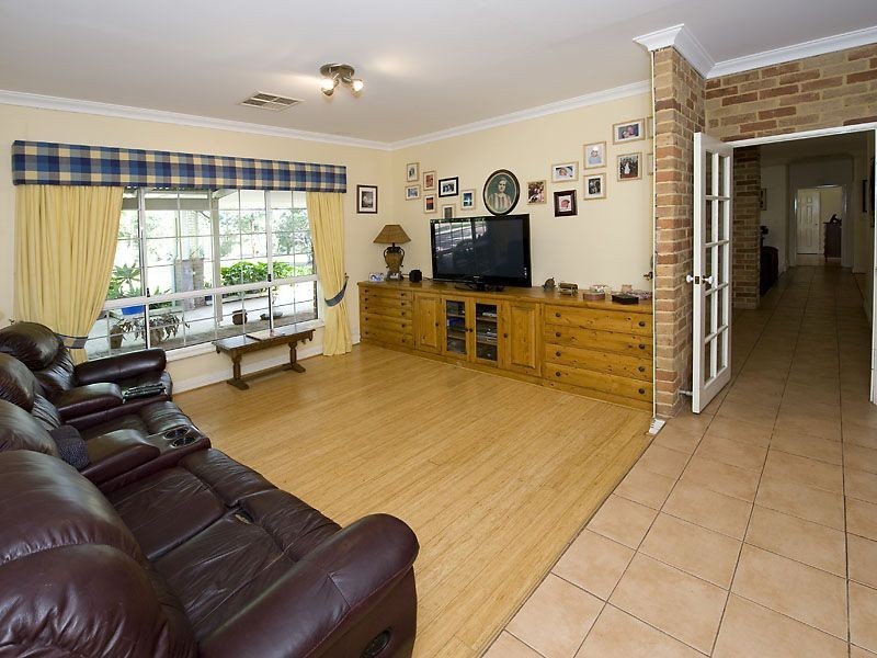 5 Owsten Court, Banjup WA 6164