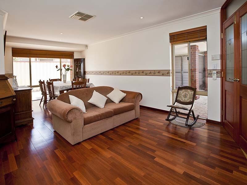 2 Myrtle Court, Thornlie WA 6108