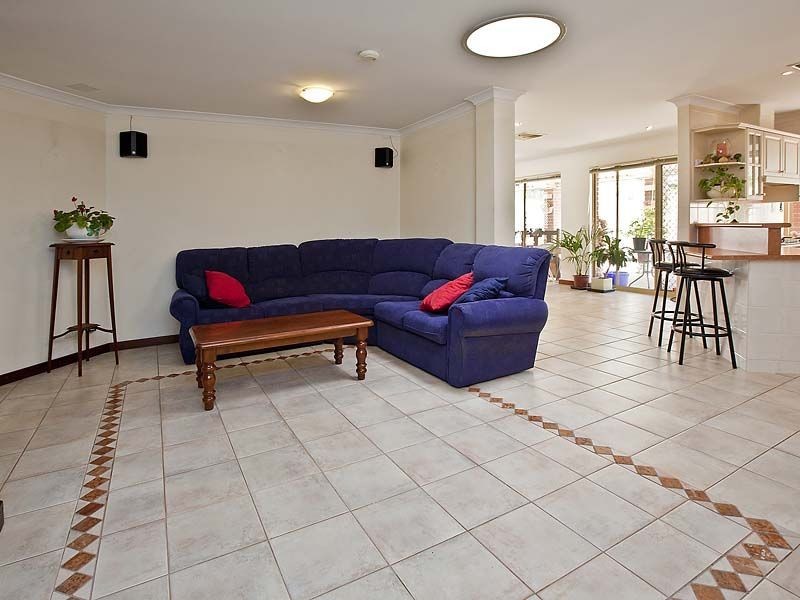 2 Myrtle Court, Thornlie WA 6108