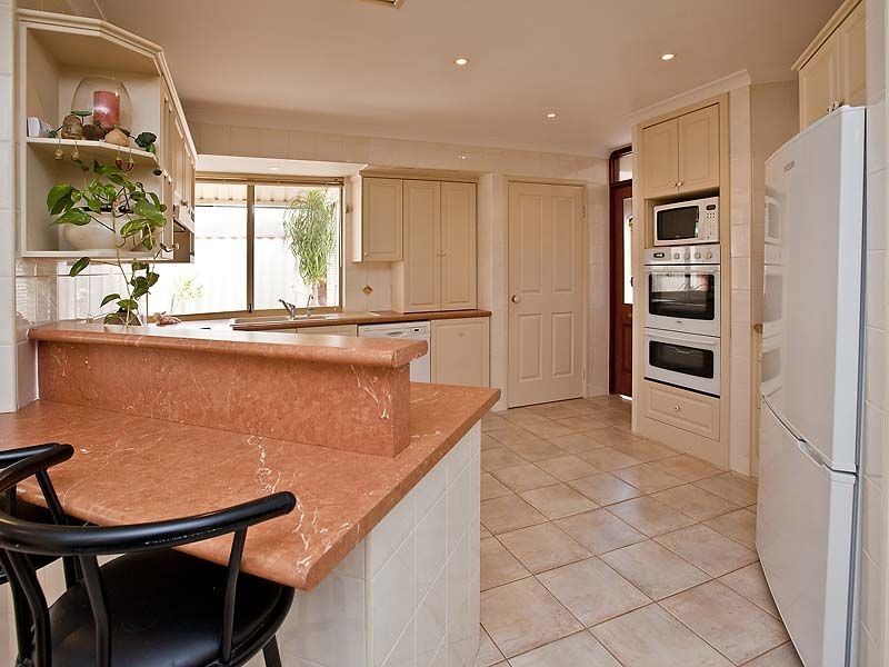 2 Myrtle Court, Thornlie WA 6108