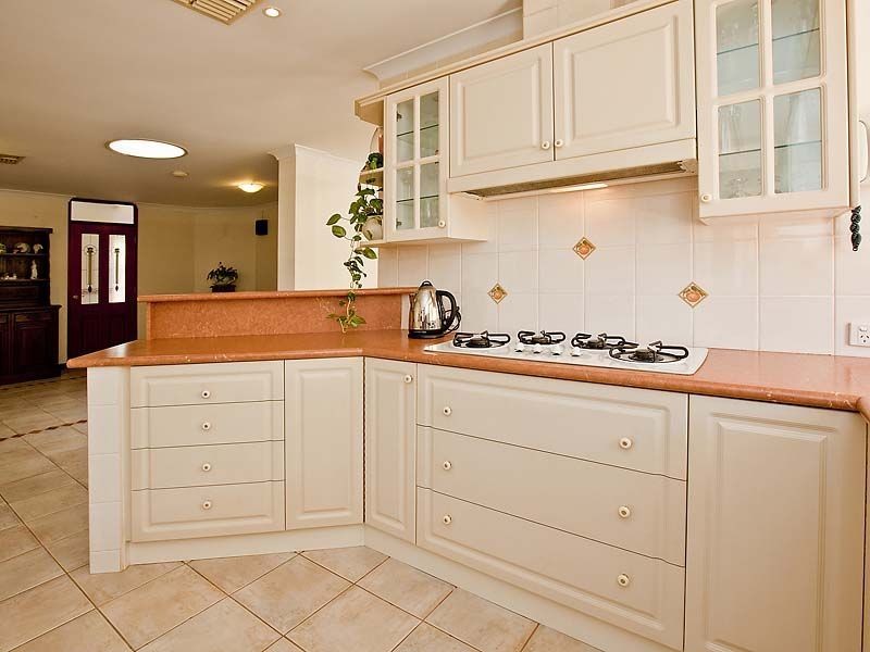 2 Myrtle Court, Thornlie WA 6108