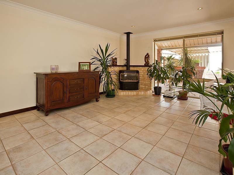 2 Myrtle Court, Thornlie WA 6108