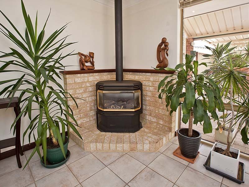 2 Myrtle Court, Thornlie WA 6108