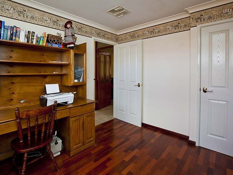 2 Myrtle Court, Thornlie WA 6108