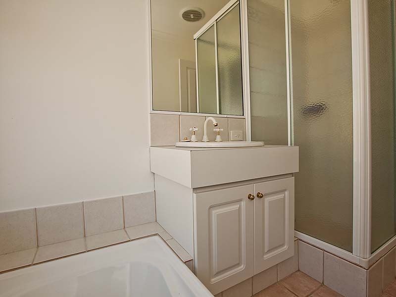 2 Myrtle Court, Thornlie WA 6108