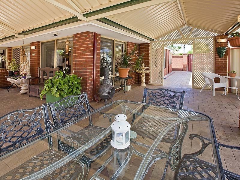 2 Myrtle Court, Thornlie WA 6108