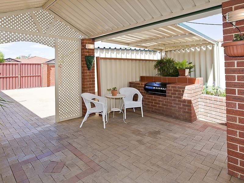 2 Myrtle Court, Thornlie WA 6108