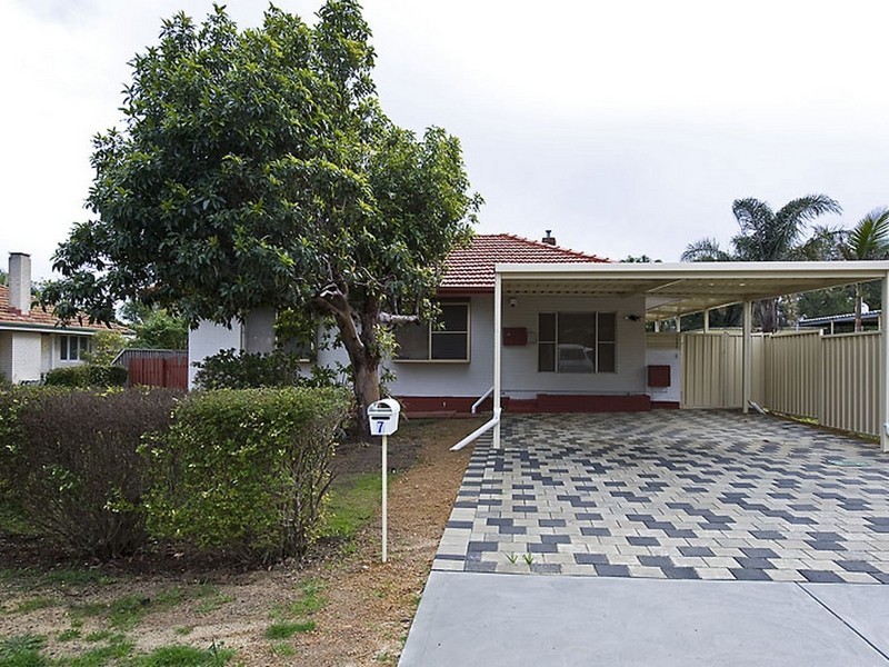 7 Cambridge Road, Forrestfield WA 6058