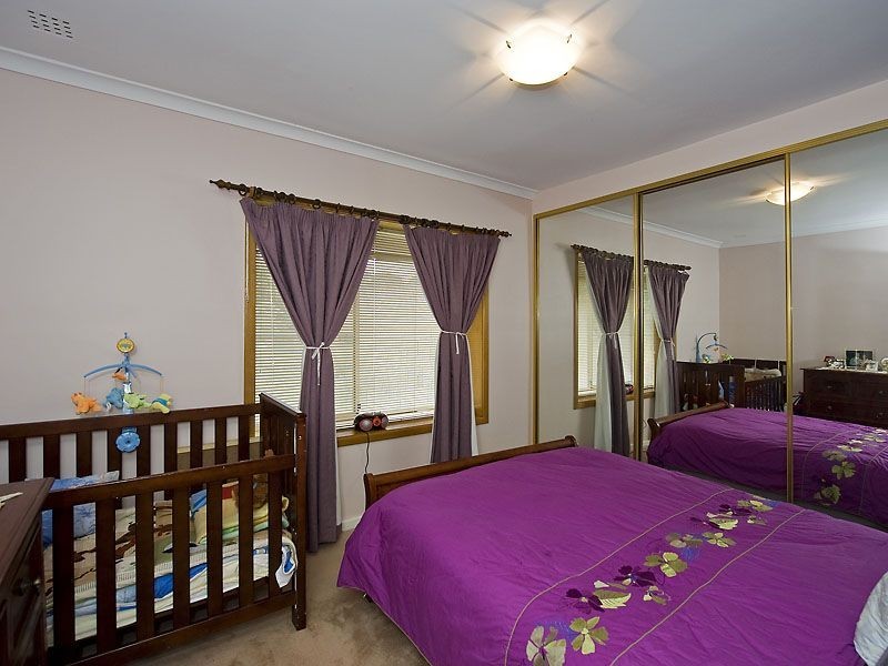 7 Cambridge Road, Forrestfield WA 6058