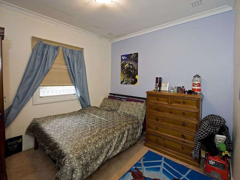 7 Cambridge Road, Forrestfield WA 6058