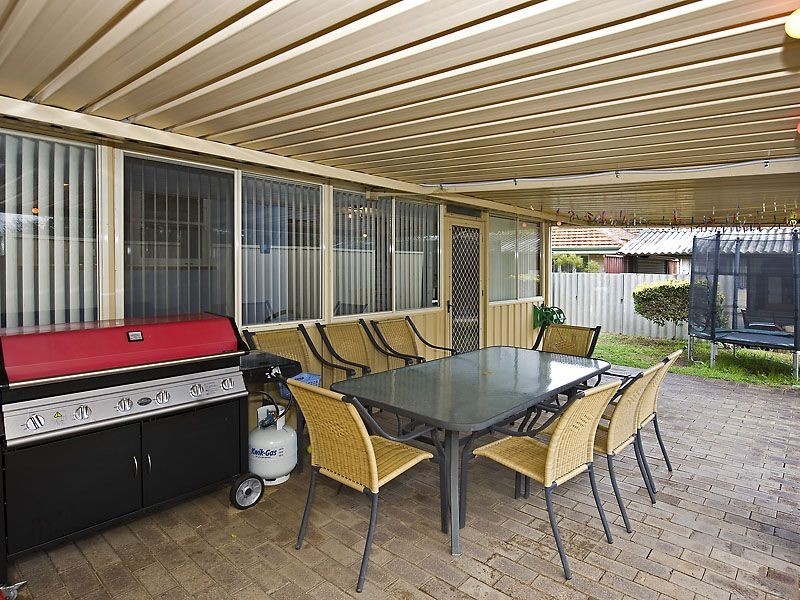 7 Cambridge Road, Forrestfield WA 6058