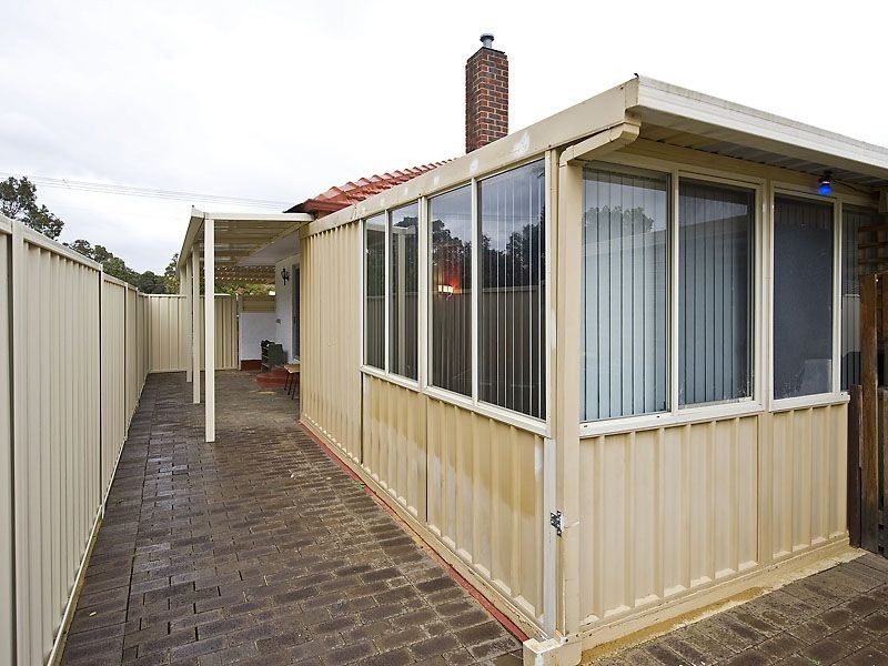 7 Cambridge Road, Forrestfield WA 6058