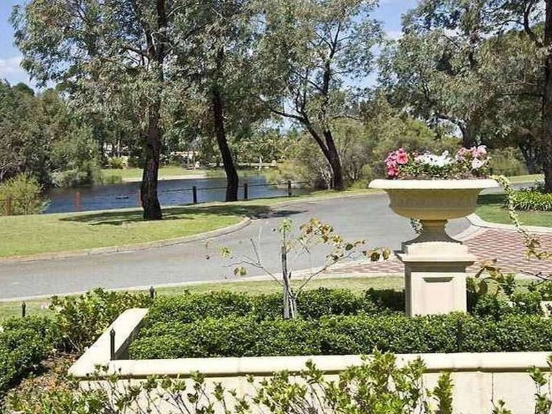12 Prior Close, Canning Vale WA 6155