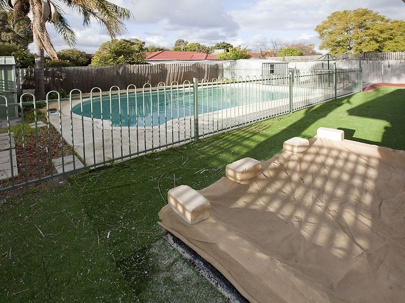 9 Fulmar Street, Thornlie WA 6108