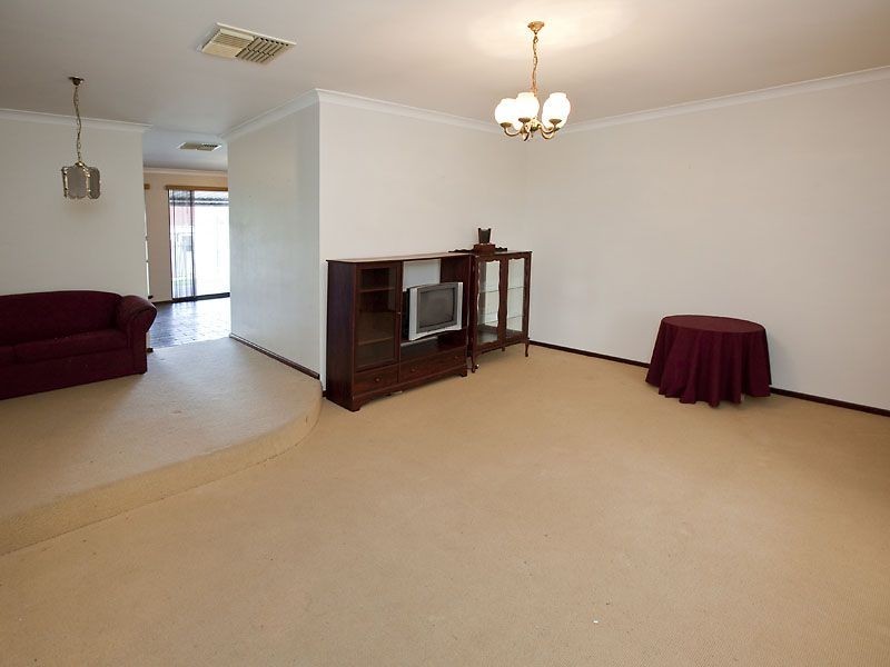 9 Fulmar Street, Thornlie WA 6108