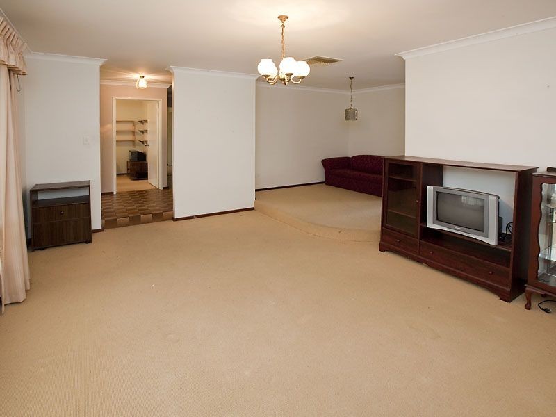 9 Fulmar Street, Thornlie WA 6108