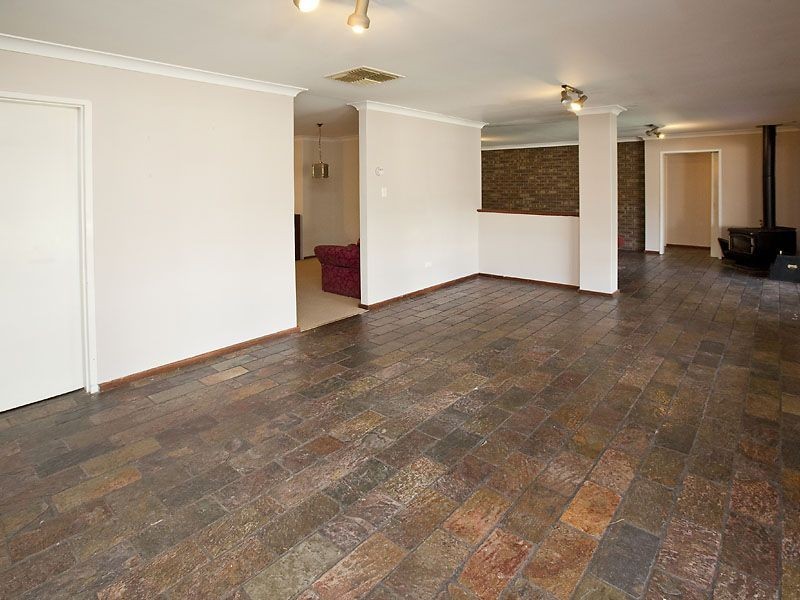 9 Fulmar Street, Thornlie WA 6108