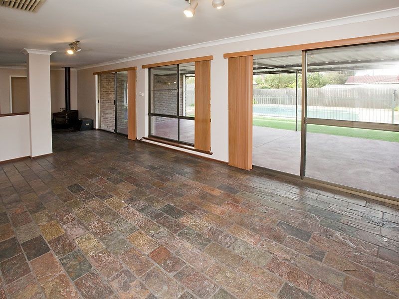 9 Fulmar Street, Thornlie WA 6108